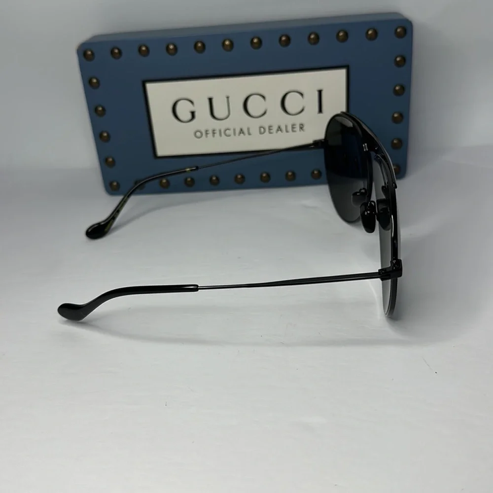 Authentic Gucci super light, stylish and bold design. The latest Gucci GG0908s